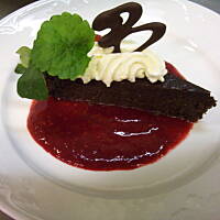 Tort czekoladowy nie dopieczony