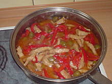 Fot. katiusza, schabowe paseczki z papryką i oliwkami