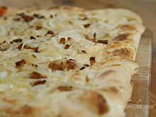 Fot. anay, Pizza z cebulą i boczkiem