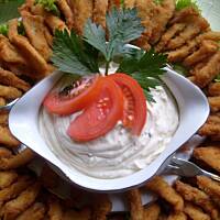 Frytki z kurczaka z sosem z fety