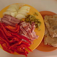 Schab z papryką szynką i ogórkami