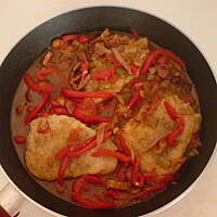 Schab z papryką szynką i ogórkami