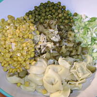 zielona sałatka z tortelini