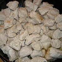 Indyk z kurkami w winie