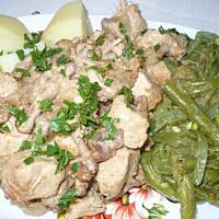 Indyk z kurkami w winie