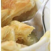 Zupa cebulowa aksamitna pod ciastem