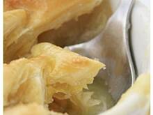 Fot. anay, Zupa cebulowa aksamitna pod ciastem