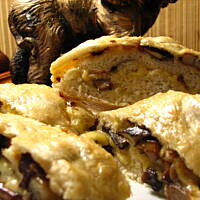 Rolada drożdżowa z grzybami