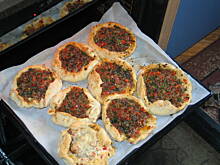 Fot. fiołek, Mięso mielone w placku po turecku