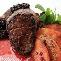 Polędwiczki korzenne w sosie jeżynowo-jabłkowym