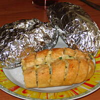 Bułki z serem i masłem ziołowym