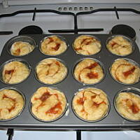 Mini babki drożdżowe z dżemem