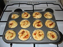 Fot. arabis, Mini babki drożdżowe z dżemem