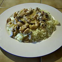 Płaty drobiowe w sosie śmietanowym