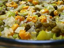 Fot. till, Ryż zapiekany z groszkiem kukurydzą i porem