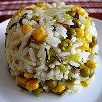 Ryż zapiekany z groszkiem kukurydzą i porem
