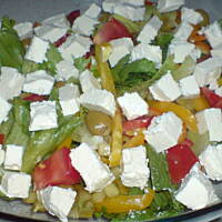 Sałata lodowa z papryką i serem feta