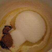 drożdzowe bułeczki z bakaliami i nutką cynamonu