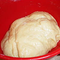 drożdzowe bułeczki z bakaliami i nutką cynamonu