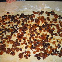 drożdzowe bułeczki z bakaliami i nutką cynamonu