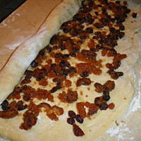 drożdzowe bułeczki z bakaliami i nutką cynamonu