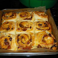 drożdzowe bułeczki z bakaliami i nutką cynamonu