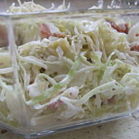 Surówka z kapusty białej i boczku