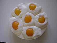 Fot. Transylwania, Tort brzoskwiniowy z sadzonymi jajkami