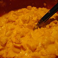 deser z białą czekoladą i bezami