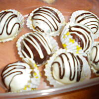 Trufelki z białą czekoladą i suszonymi morelami