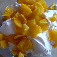 Naleśniki z serem brzoskwiniami i budyniem