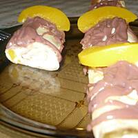 Naleśniki z serem brzoskwiniami i budyniem