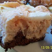 Placek dwukolorowy z jabłkami