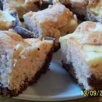 Placek dwukolorowy z jabłkami