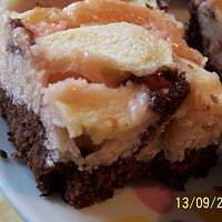 Placek dwukolorowy z jabłkami