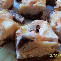 Placek dwukolorowy z jabłkami