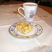 Szarlotka z bezą i  kruszonką