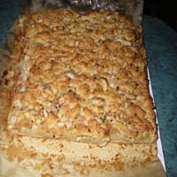 Szarlotka z bezą i  kruszonką