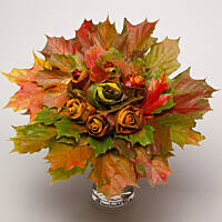 Róże z klonowych liści