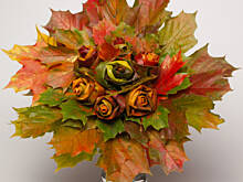 Fot. Wkn, Róże z klonowych liści