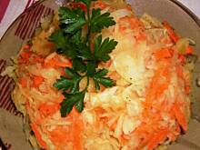 Fot. elcia25, Surówka z kapusty kiszonej z jablkiem i marchewka