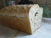 Fot. AsiaPak, Chleb pszenny z ziarenkami i pieprzem ziołowym