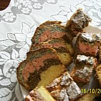 Kwitnący tulipan przekładany masą serową