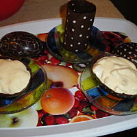 deser jajo śmietankowo-czekoladowo-brzoskwiniowy