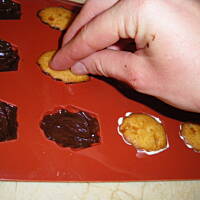 magdalenki pomarańczowo-miodowe z czekoladami