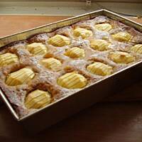 Placek cynamonowo-jabłkowy