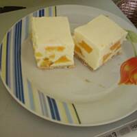 Cudny sernik na zimno z brzoskwiniami