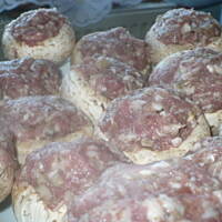 Pieczarki faszerowane w cieście