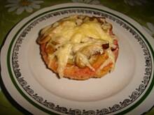 Fot. yette, miseczki z mortadeli z pieczarkami