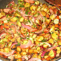 Ziemniaki z patelni z kiełbasą